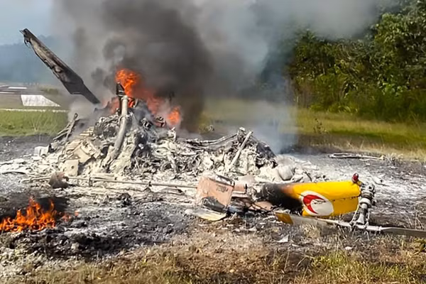 Bức ảnh chụp ngày 8/9/2026 này cho thấy hiện trường một vụ rơi trực thăng tại bang Sarawak, Malaysia. (Ảnh: TÂN HOA XÃ)