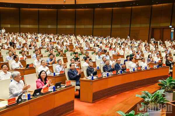 Các đại biểu tham dự Hội nghị toàn quốc nghiên cứu, học tập, quán triệt và triển khai thực hiện một số Nghị quyết, Chỉ thị của Bộ Chính trị. (Ảnh: DUY LINH)