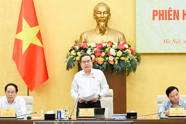 Chủ tịch Quốc hội Trần Thanh Mẫn, Trưởng Ban Chỉ đạo Tổng rà soát hệ thống văn bản quy phạm pháp luật, phát biểu kết luận phiên họp. (Ảnh: DUY LINH)