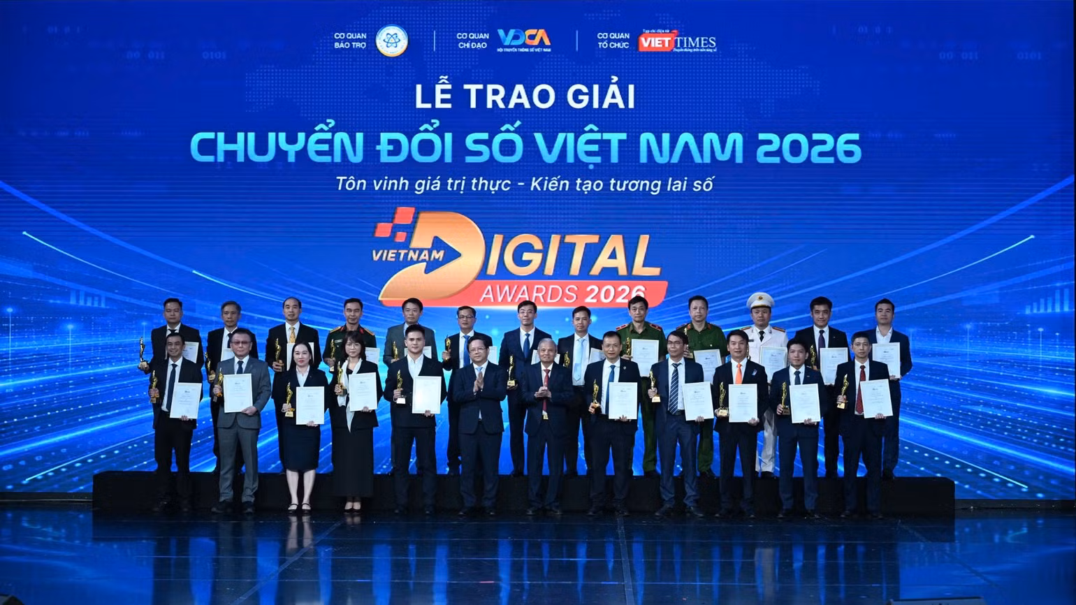 1792149015971-5455645528403280547-g6806307722078737761-h-4220.jpg