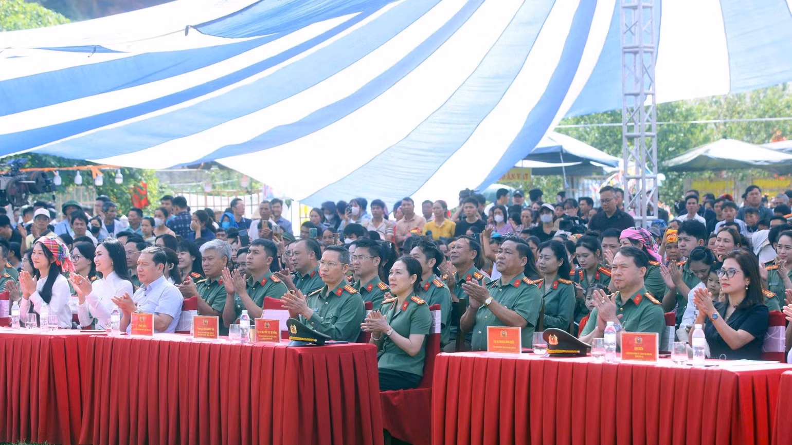 gen-h-z7831821291603-e1f7300034fadfc10a7672f4058973c9-4833.jpg