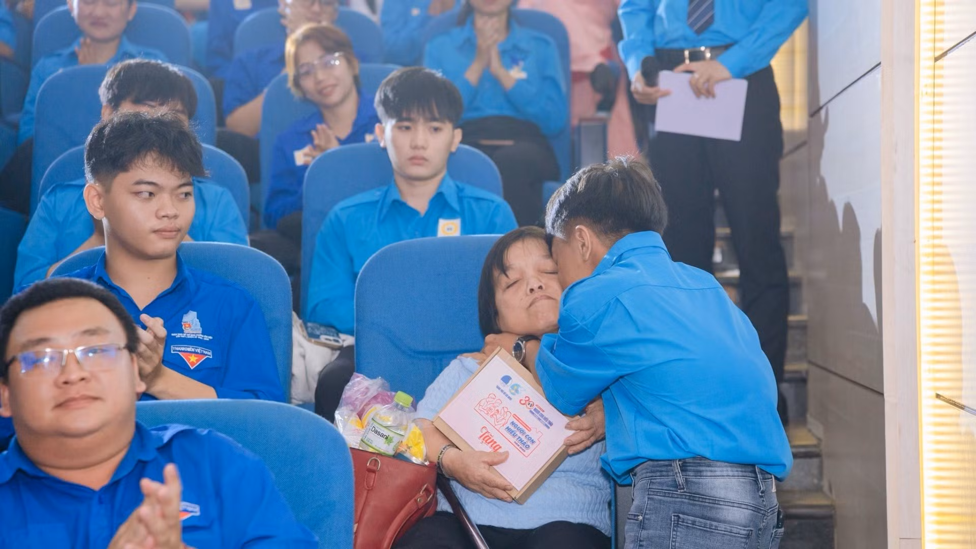 Tình mẫu tử luôn là điều thiêng liêng, quý giá với mỗi gia đình. 
