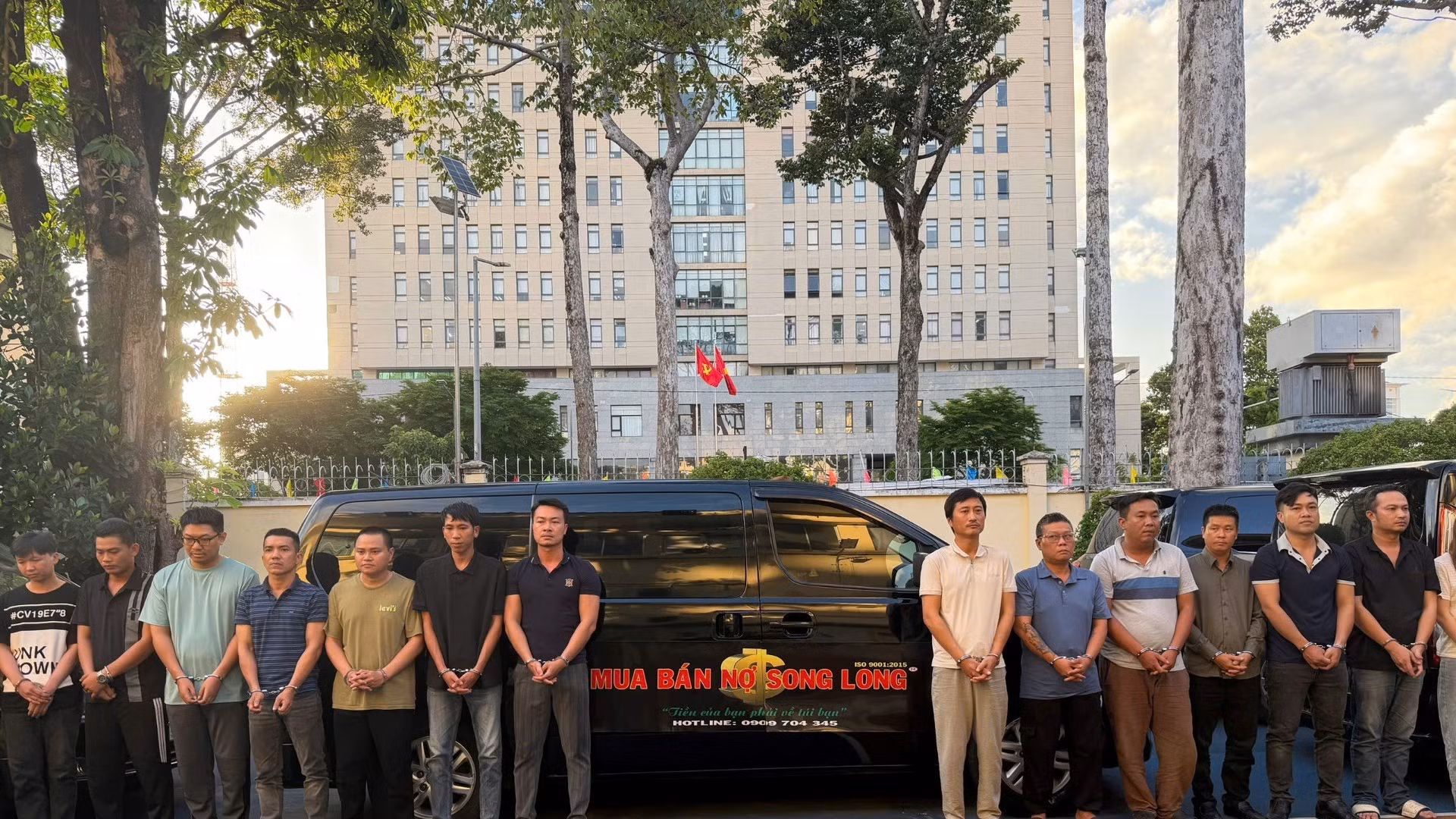 Một băng nhóm tội phạm đòi nợ thuê bị Công an thành phố khởi tố. (Ảnh: Công an cung cấp)