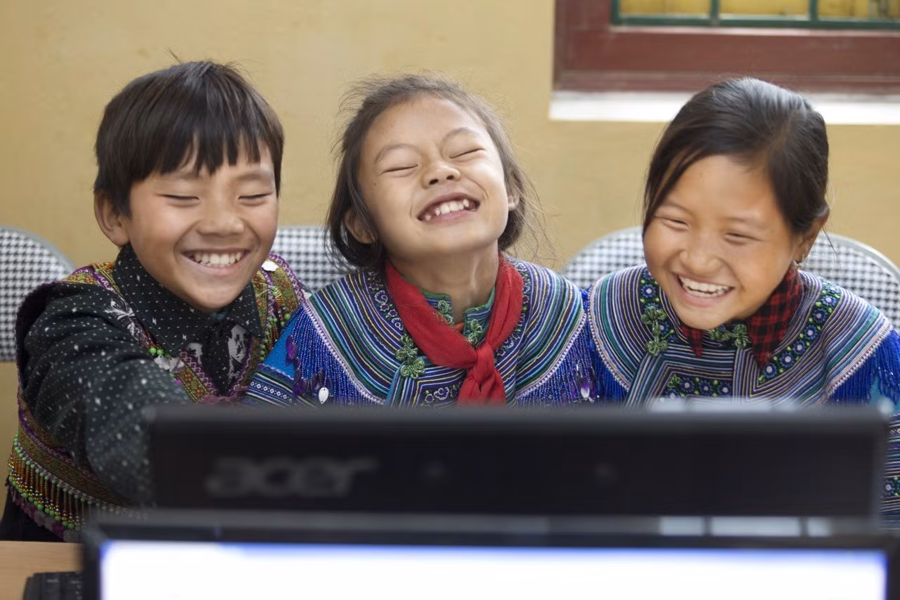 anh-2-du-an-internet-truong-hoc-giup-hang-trieu-hoc-sinh-o-cac-vung-sau-vung-xa-co-coi-hoi-tiep-can-voi-kien-thuc-va-tai-nguyen-hoc-tap-so-large.jpg