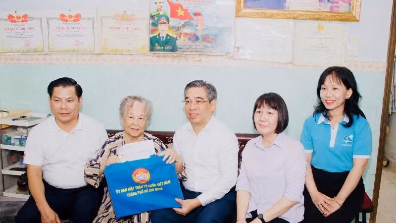 ld-tphcm-tham-me-vn-anh-hung-516-4525.jpg