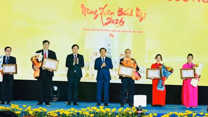 trao-khen-thuong.jpg