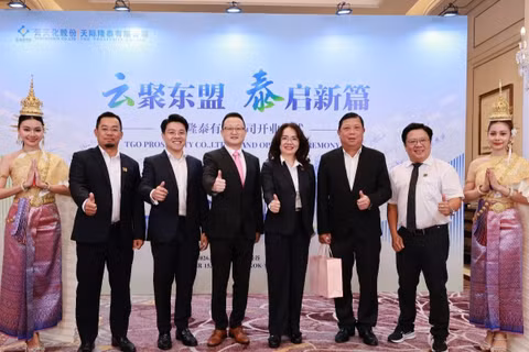 Bà Nguyễn Thị Hiền - Phó Tổng Giám đốc PVCFC cùng các đại diện tại lễ khai trương Công ty trách nhiệm hữu hạn TGOP tại Bangkok, Thái Lan. (Ảnh: Ngọc Duyên)