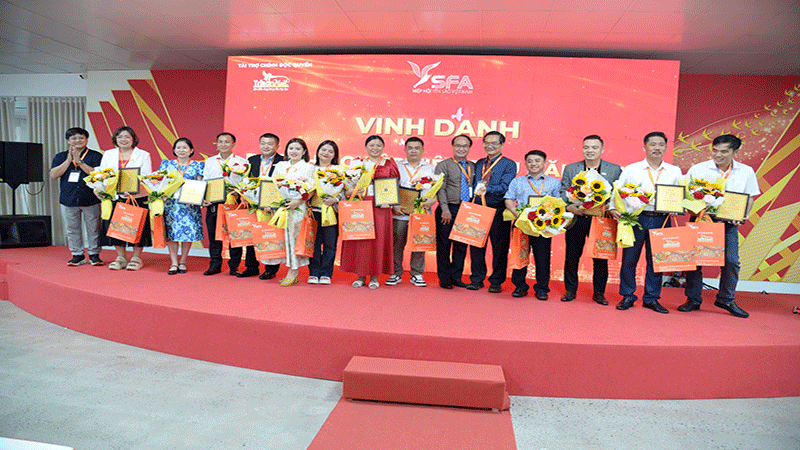 Hiệp hội yến sào Việt Nam tôn vinh doanh nghiệp và người nuôi yến tiêu biểu.