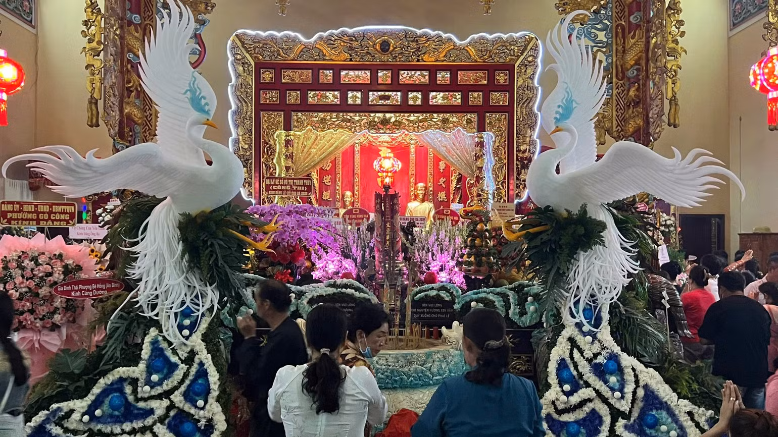 bai-113-ongba-chu-cho-2398.jpg