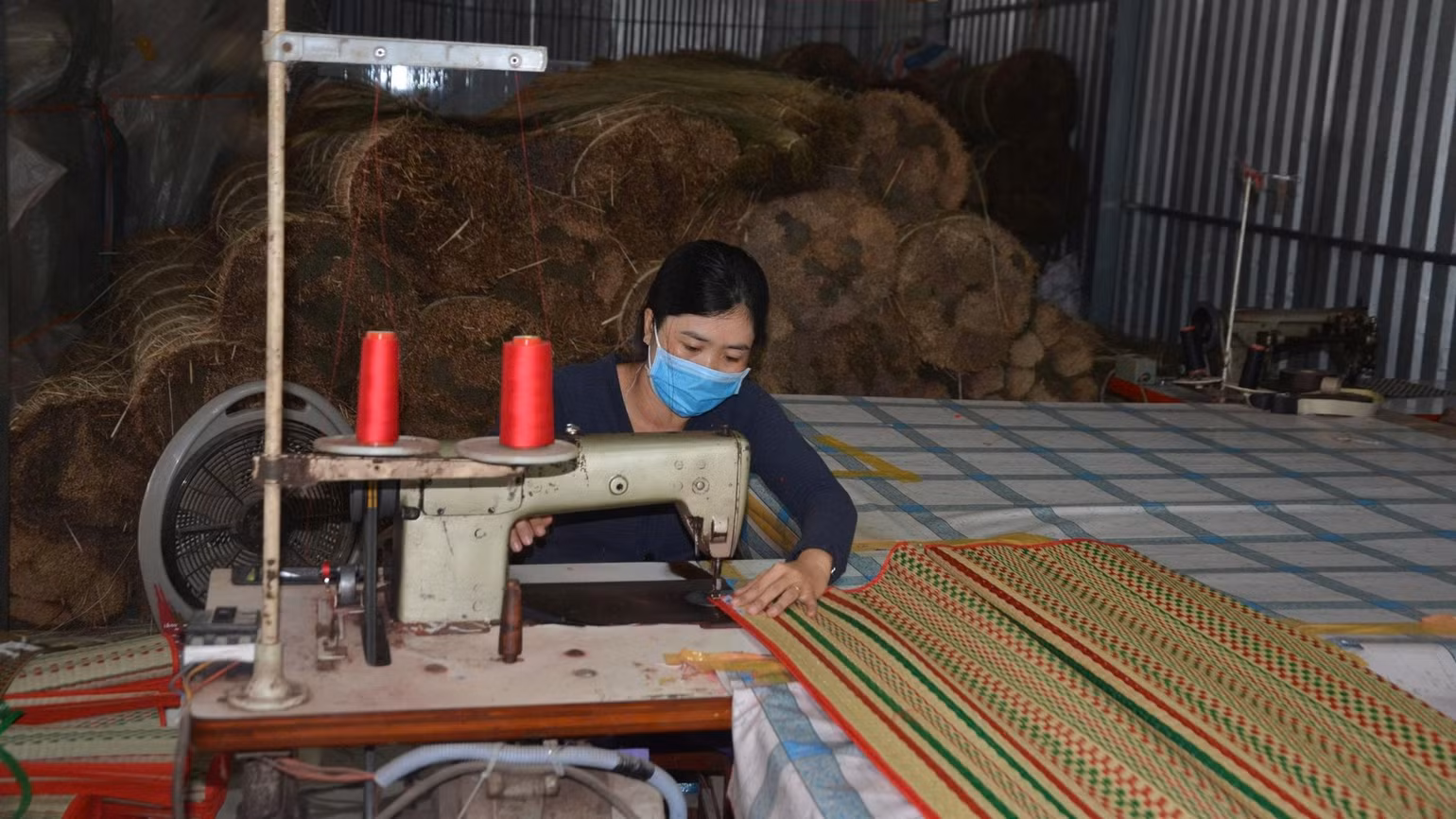 bai-141-chieuuzu2-nghe-det-chieu-truyen-theng-duoc-duy-tri-hon-30-nam-qua-833.jpg