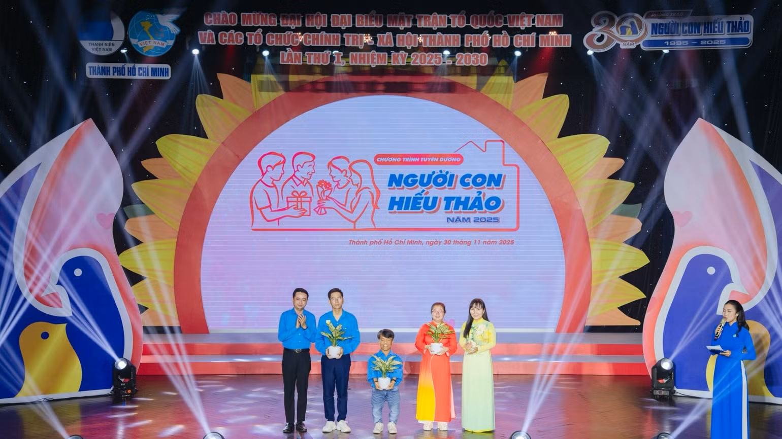 bai-157-hieu-thao-4-thanh-doan-va-hoi-lien-hiep-phu-nu-thanh-pho-tuyen-duong-nhung-nguoi-con-hieu-thao-lan-thu-30-nam-2025-9572.jpg