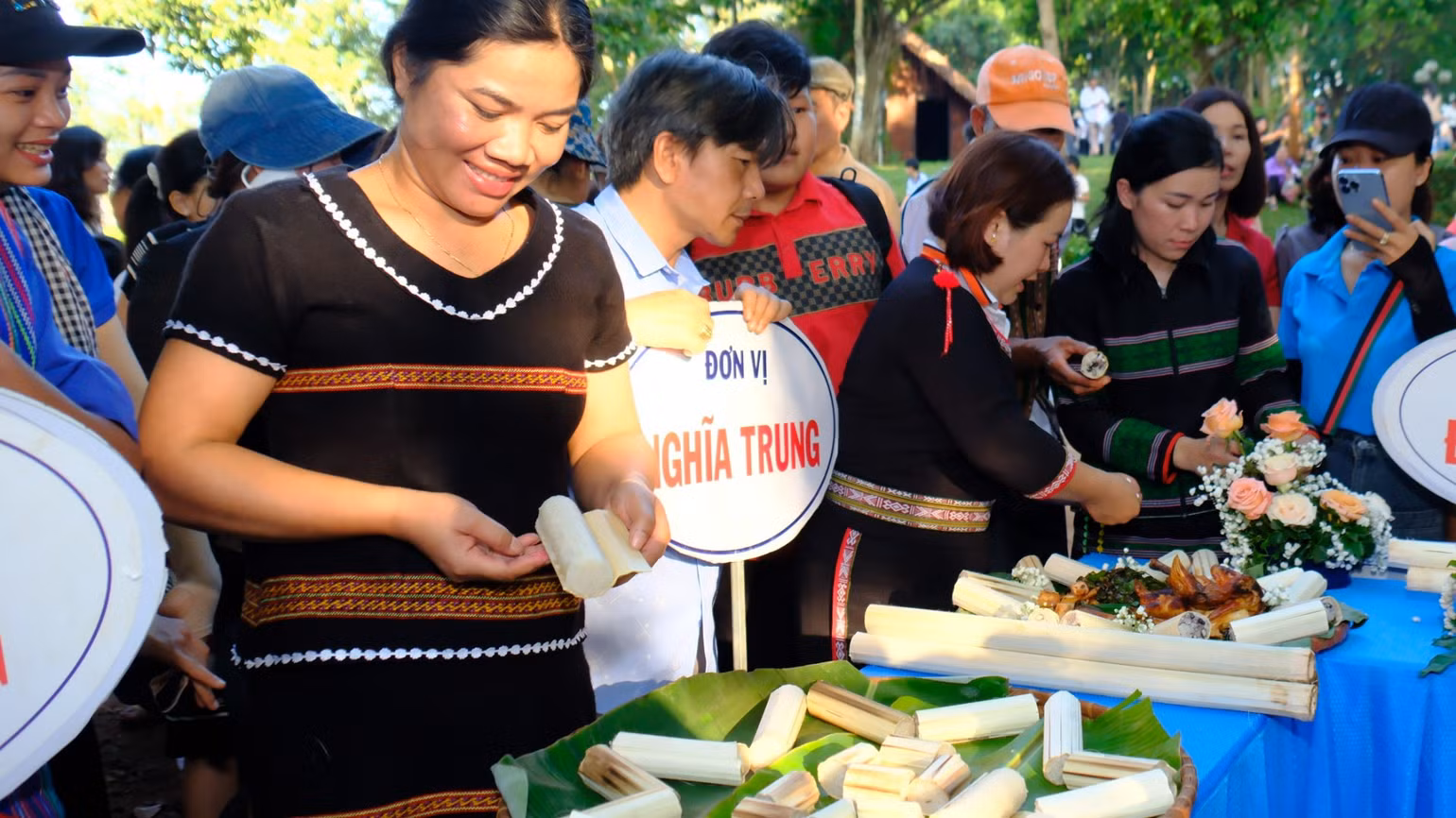 bai-160-anh-5-ve-soc-bom-bo-du-khach-duoc-trai-nghiem-cac-mon-an-truyen-thong-cua-nguoi-xtieng-3343.jpg