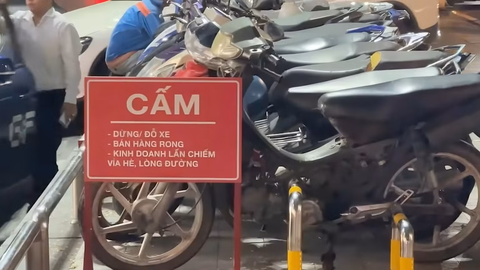bai-165-a2-ngay-bang-cam-dung-xe-la-diem-giu-xe-6361.jpg