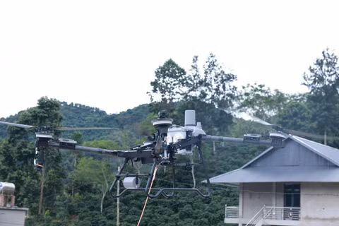 Thử nghiệm phương tiện bay không người lái (UAV) phát triển kinh tế không gian tầm thấp tại Điện Biên. (Ảnh: MST)