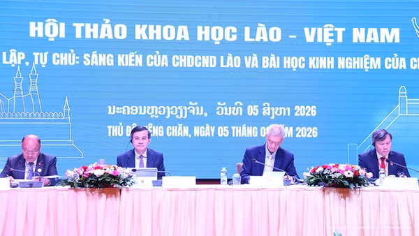 Các đồng chí chủ trì hội thảo. (Ảnh: DUY TOÀN)