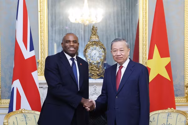 Tổng Bí thư Tô Lâm gặp Phó Thủ tướng Anh David Lammy. (Ảnh: Thống Nhất/TTXVN)