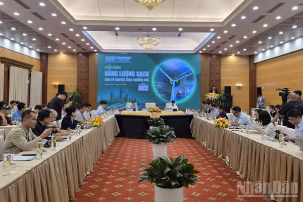Diễn đàn “Năng lượng sạch cho kỷ nguyên tăng trưởng mới”. (Ảnh: KIM DUNG)