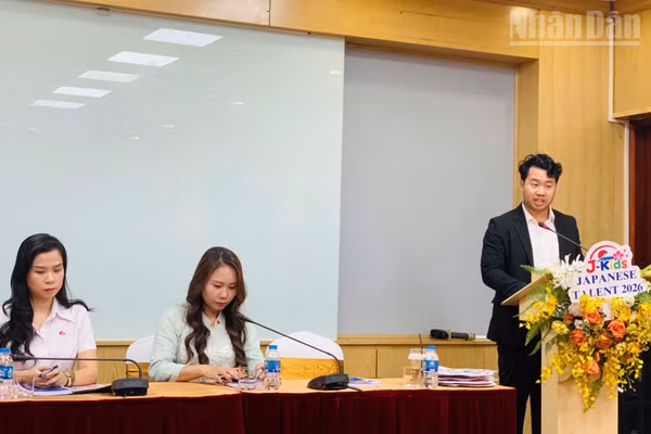 Ông Nguyễn Đăng Hoàng - Lãnh sự phụ trách cộng đồng, Tổng Lãnh sự quán Việt Nam tại Osaka phát biểu tại lễ phát động Cuộc thi. (Ảnh: SONG ANH)