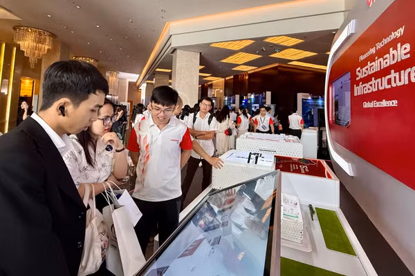 Trưng bày các sản phẩm tại Hội nghị Data Center & Cloud Infrastructure Summit (DCCI Summit) 2026. (Ảnh: TRÀ MY)