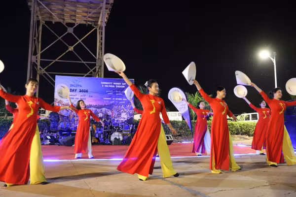 Tiết mục văn nghệ của Đội Công binh số 5 Việt Nam tại chương trình kỷ niệm Ngày Liên hợp quốc năm 2026. (Ảnh: THẮNG LÊ)