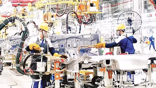 Dây chuyền lắp ráp ô-tô của Nhà máy sản xuất ô-tô Hyundai Thành Công Việt Nam tại Khu công nghiệp Gián Khẩu.