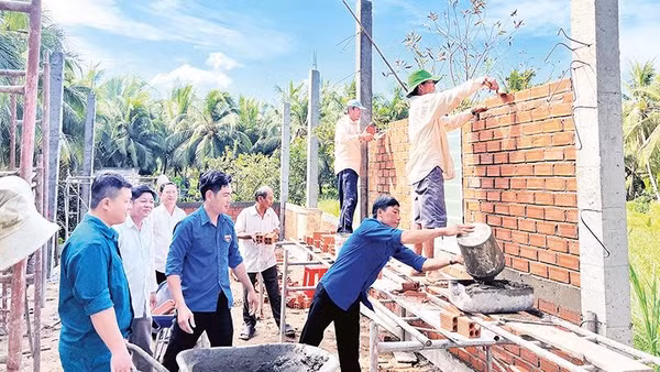 Tỉnh Vĩnh Long huy động các nguồn lực để xóa nhà tạm, nhà dột nát cho hộ nghèo.