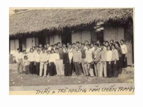 05-thay-va-tro-nhung-nam-chien-tranh.jpg
