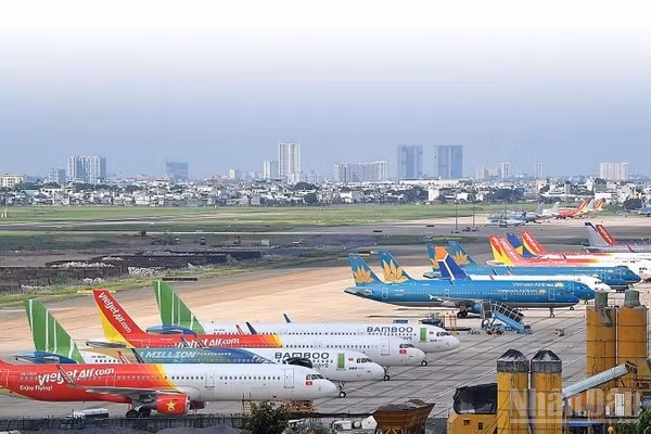Hiện tại, Việt Nam chưa có hãng hàng không nào mở đường bay đến, hoặc bay qua không phận Venezuela.