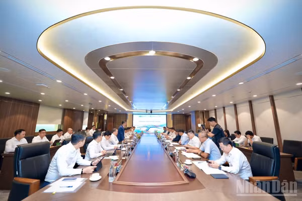 Tổng công ty Cảng Hàng không Việt Nam (ACV) tổ chức chương trình làm việc với các tổ chức tín dụng về triển khai hợp đồng cấp tín dụng cho dự án thành phần 3-Các công trình thiết yếu trong cảng hàng không, Dự án đầu tư xây dựng Cảng Hàng không quốc tế Long Thành-giai đoạn I. (Ảnh: PHAN CÔNG)
