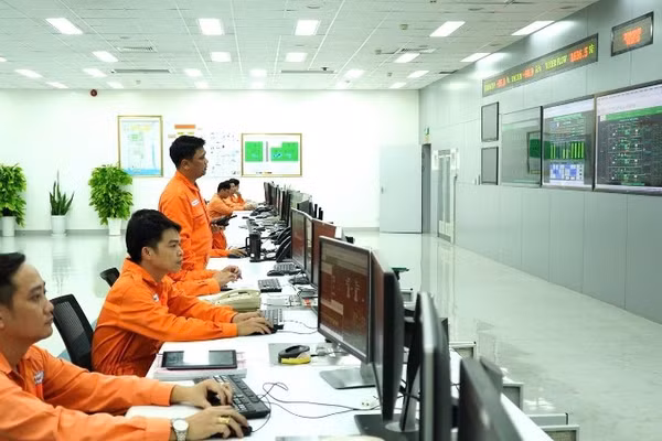 Lao động tại Nhà máy Nhiệt điện Vĩnh Tân 2. (Ảnh minh họa nhandan.vn)