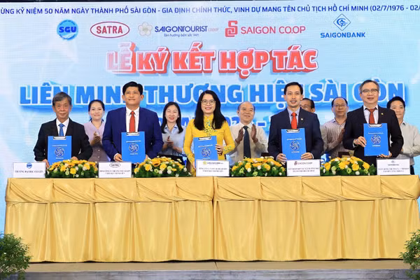Liên minh thương hiệu Sài Gòn, trong đó có SATRA, ký kết hợp tác đồng hành cùng phát triển Thành phố Hồ Chí Minh. (Ảnh: SATRA)