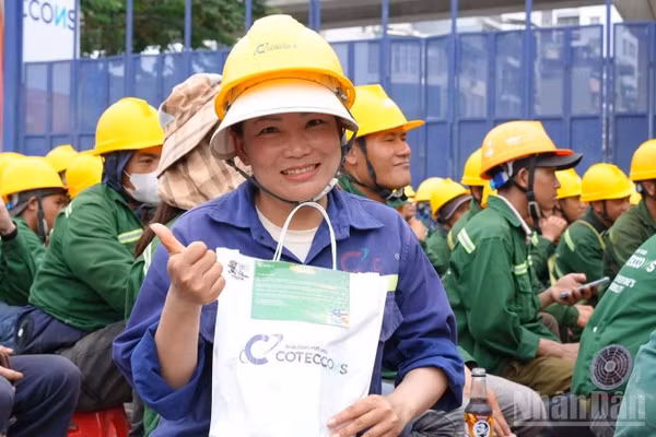 Niềm vui của công nhân tại các công trường khi tham dự Coteccons day 2026. 