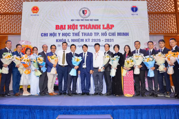 Ban Chấp hành Chi hội Y học Thể thao Việt Nam Thành phố Hồ Chí Minh, nhiệm kỳ I (2026-2031) ra mắt Đại hội. (Ảnh: TRỌNG ANH)