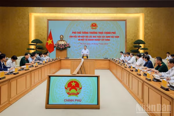 Phó Thủ tướng Thường trực Phạm Gia Túc làm việc với Hiệp hội các Nhà thầu xây dựng Việt Nam, tìm cơ chế, tạo điều kiện để nhà thầu Việt Nam nâng cao năng lực, từng bước đảm nhận vai trò tổng thầu, tổng thầu EPC.