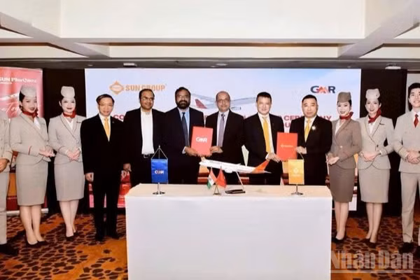 Tập đoàn Sun Group đã ký biên bản ghi nhớ (MoU) với GMR Group - nhà vận hành sân bay hàng đầu thế giới của Ấn Độ.