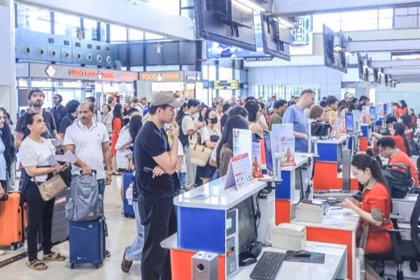 Kỳ nghỉ Lễ Giỗ Tổ Hùng Vương và 30/4-1/5, tổng sản lượng vận chuyển của toàn thị trường hàng không đạt 1,68 triệu khách và 27,45 nghìn tấn hàng hóa.