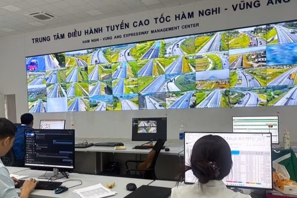 Trung tâm Điều hành tuyến cao tốc Hàm Nghi-Vũng Áng. (Ảnh: KHÁNH HỒNG)