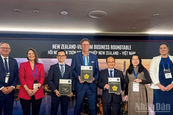 Vietnam Airlines "bắt tay" Saigontourist và Distinction Hotels Group thúc đẩy du lịch Việt Nam và New Zealand. (Ảnh: TUẤN PHONG)