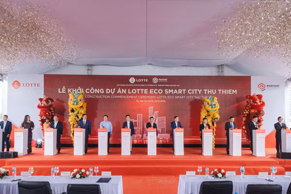Lãnh đạo Thành phố Hồ Chí Minh và đại diện các doanh nghiệp nhấn nút khởi công dự án. (Ảnh: CTV)