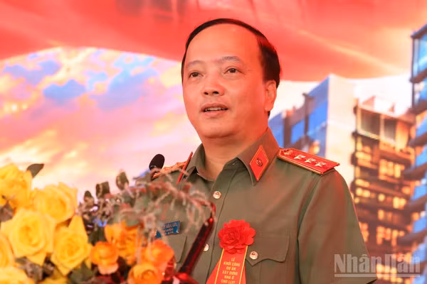 Thứ trưởng Công an Đặng Hồng Đức, Ủy viên Trung ương Đảng, Thứ trưởng Công an phát biểu tại lễ khởi công dự án. (Ảnh: QUANG QUÝ)