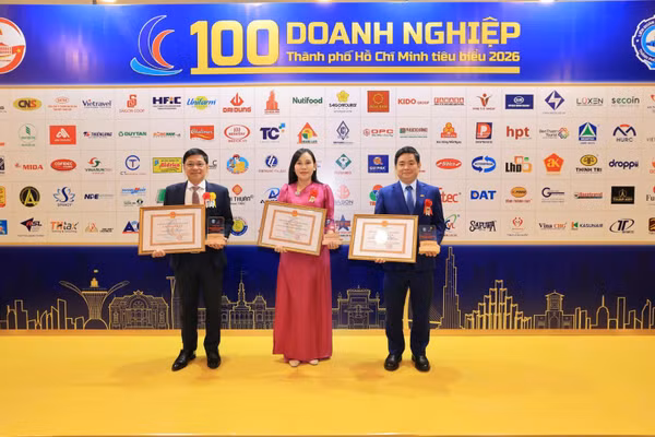 Các doanh nghiệp thuộc hệ thống SATRA tại lễ trao giải “Doanh nghiệp, Doanh nhân Thành phố Hồ Chí Minh tiêu biểu”. (Ảnh: SATRA)