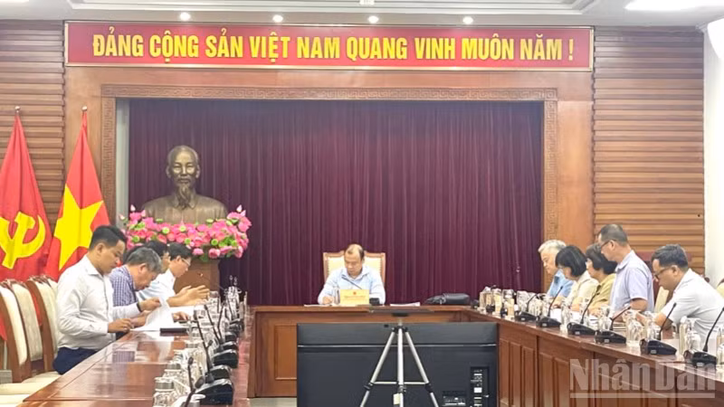 Thứ trưởng Thường trực Văn hóa, Thể thao và Du lịch Lê Hải Bình chủ trì buổi làm việc. 