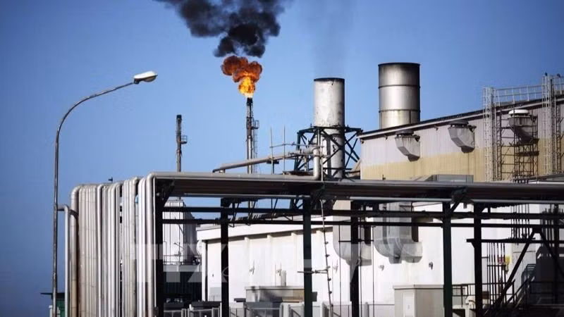 Giá dầu thế giới lao dốc do xung đột Israel-Iran có dấu hiệu hạ nhiệt. (Ảnh: TTXVN)