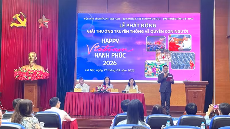 Quang cảnh lễ phát động. 