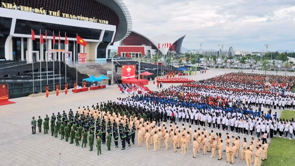 Quang cảnh Chương trình “Cùng Việt Nam tiến bước” tại điểm cầu trung tâm tỉnh Bắc Ninh năm 2025. (Ảnh: Danh Lam)