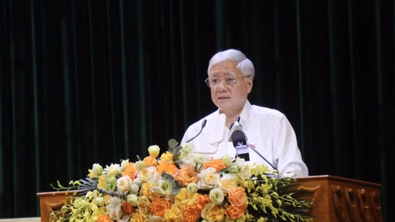 Phó Chủ tịch Thường trực Quốc hội Đỗ Văn Chiến phát biểu tại hội nghị.