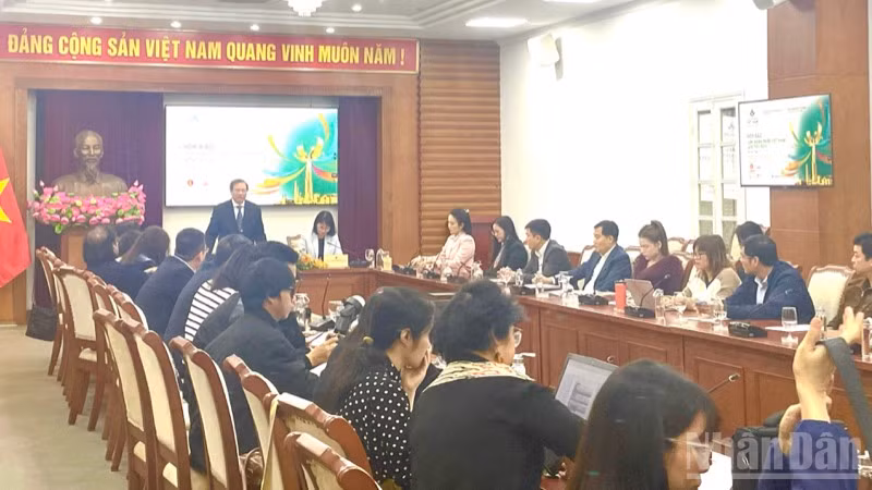 Toàn cảnh họp báo về Liên hoan Phim Việt Nam lần thứ XXIV. 