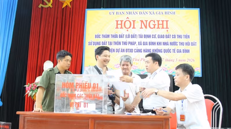 taidinh-cu-gia-binh-ngo-thon-8164.jpg