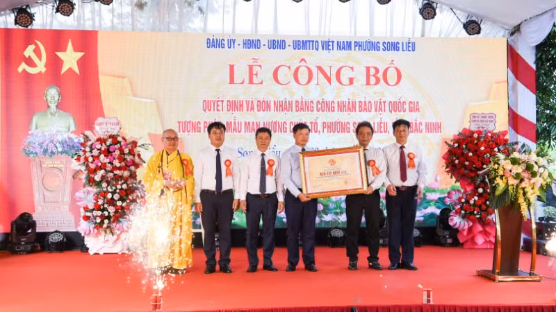 Tỉnh Bắc Ninh và phường Song Liễu đón nhận Bằng công nhận Bảo vật quốc gia đối với Tượng Phật gỗ Mẫu Man Nương tại chùa Tổ. 