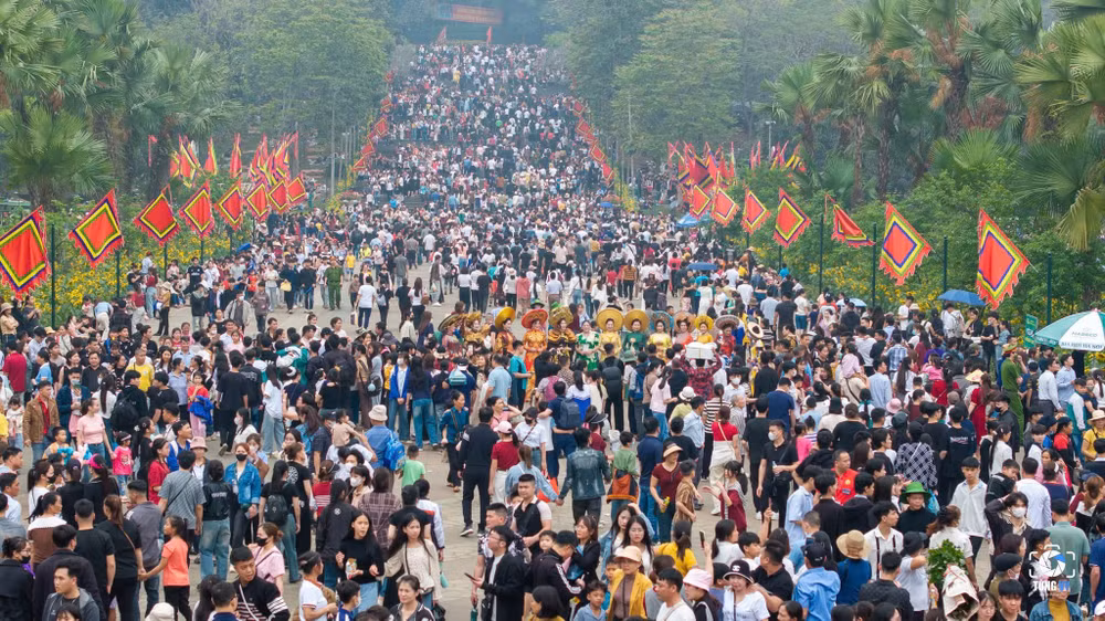 Lễ hội Đền Hùng năm 2027 được tổ chức quy mô cấp tỉnh và là điểm nhấn trong các hoạt động của du lịch Đất Tổ. (Ảnh: NGỌC LONG)